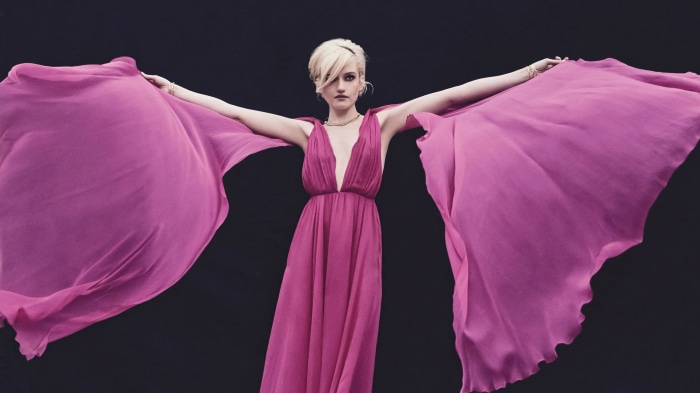 Julia Garner in a pink dress