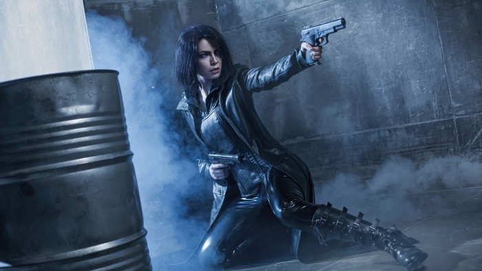 Selene from Underworld Blood Wars cosplay with guns