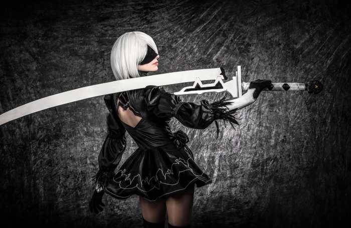 2B from Nier Automata Cosplay with Sword