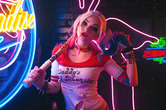 Harley Quinn from Suicide Squad holding a baseball bat