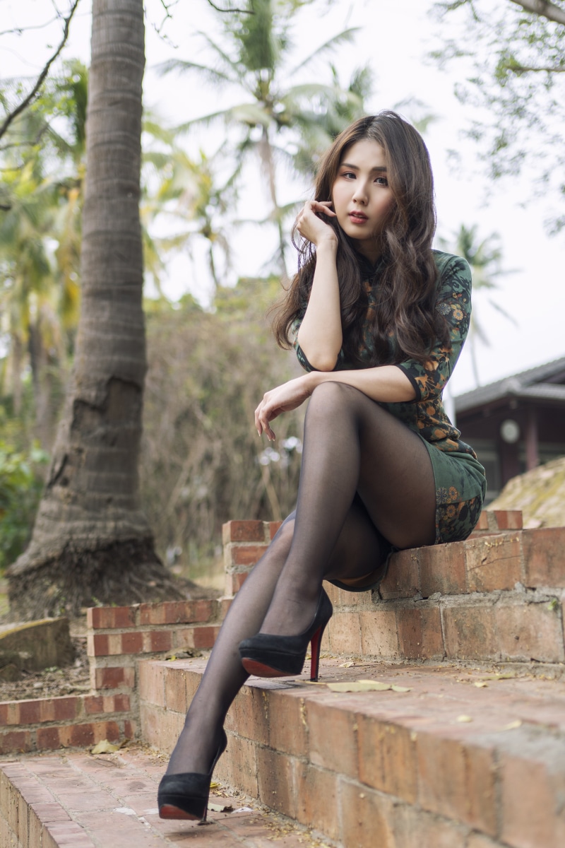 Asian Bokeh Side Brown Haired Sitting Dress Hands Legs Stilettos Hd Wallpaper Rare 7381