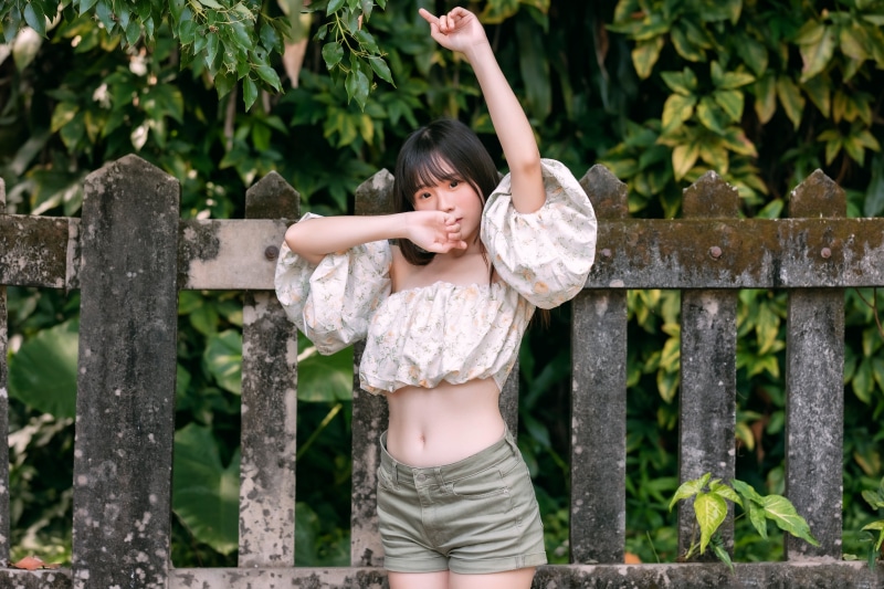Asian girl in floral crop top and shorts posing