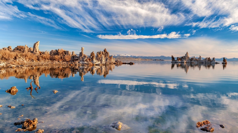 Mono Lake California Tufa Towers Reflection 4K