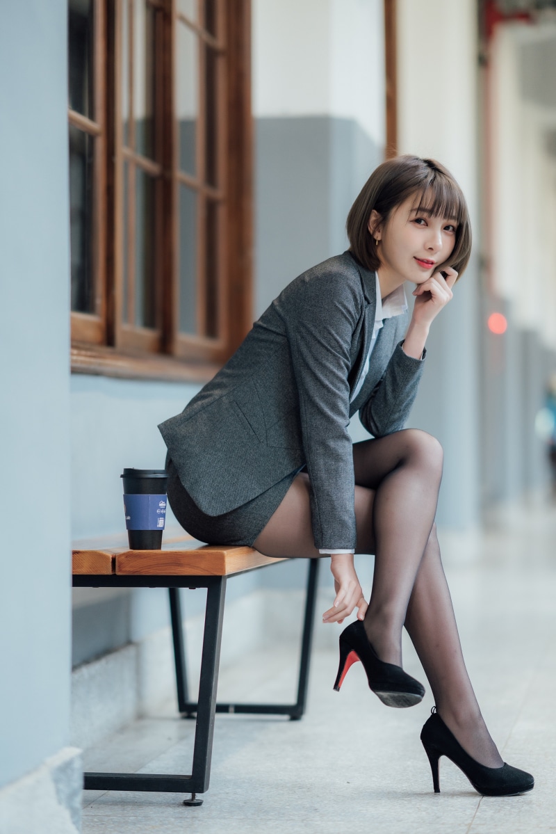 1367431 Asian Bench Sitting Legs Stilettos Suit Pantyhose Rare Gallery Hd Wallpapers