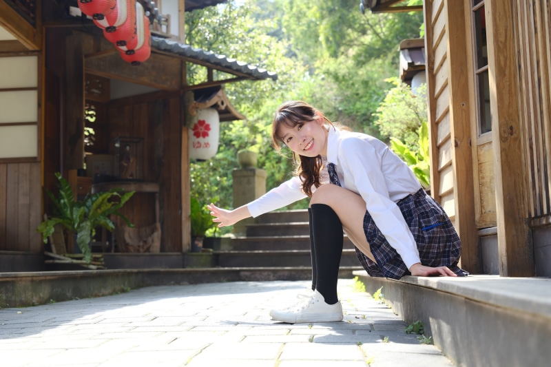 4K Asian Schoolgirl in Traditional Japanese Setting