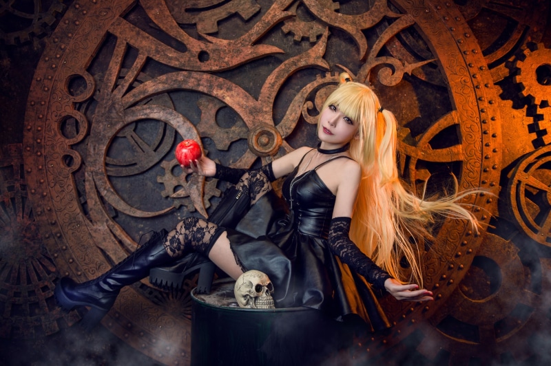 Misa Amane from Death Note holding an apple with a skull