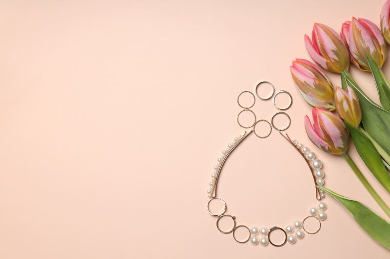 Tulips and jewelry arranged in the shape of the number 8