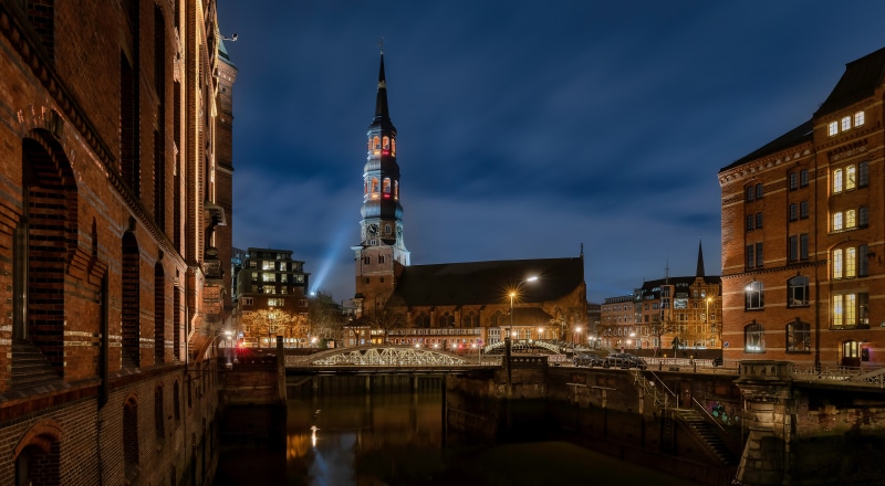 4K Night view of St. Catherine's Church and canal in Hamburg