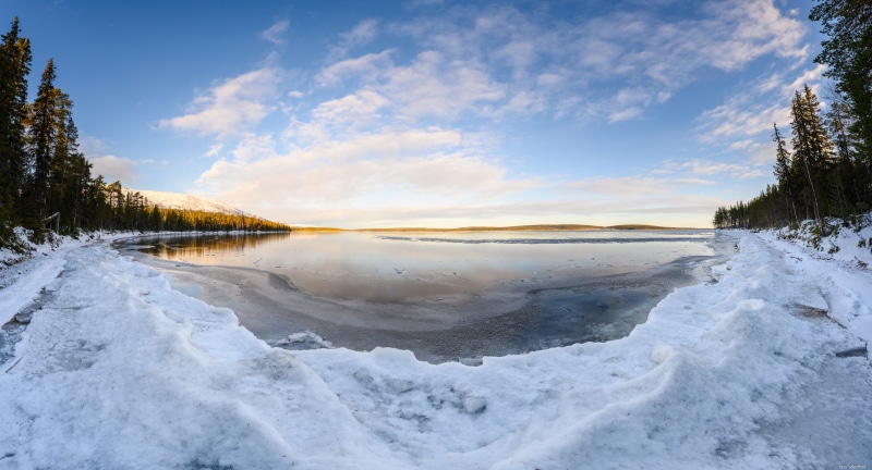 Winter lake panorama at Pallastunturi, Finland