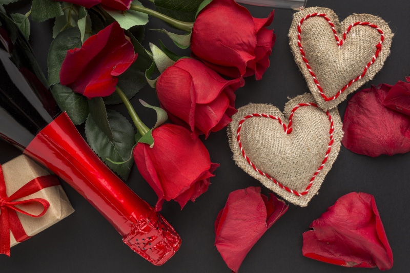 Valentine's Day Roses Champagne Hearts Gift