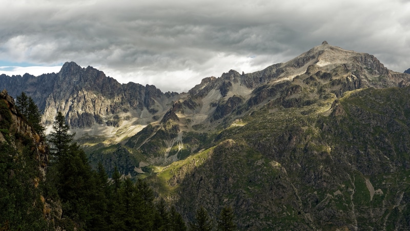 4K Mountains and Clouds in the Alps