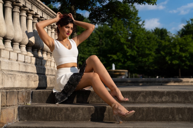 Tania d'Anconia sitting on stone stairs
