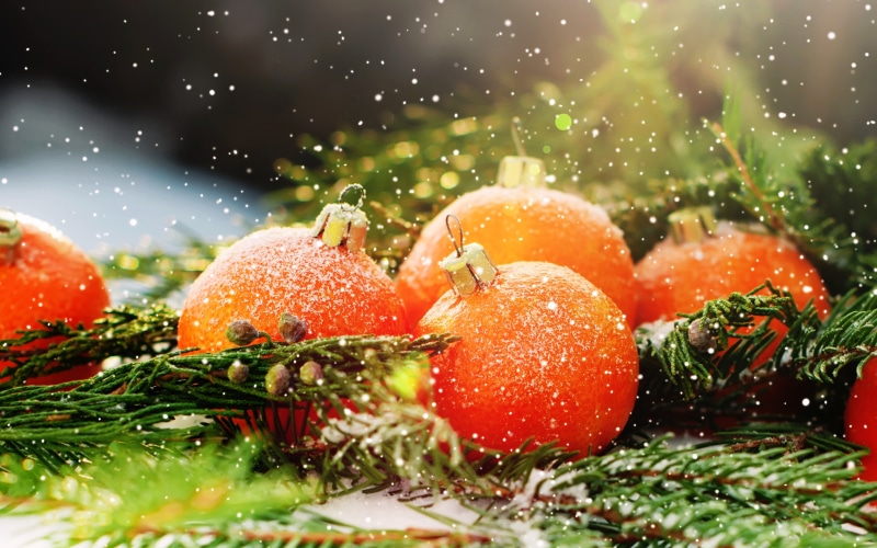 Christmas Mandarine Balls with Branches and Snow