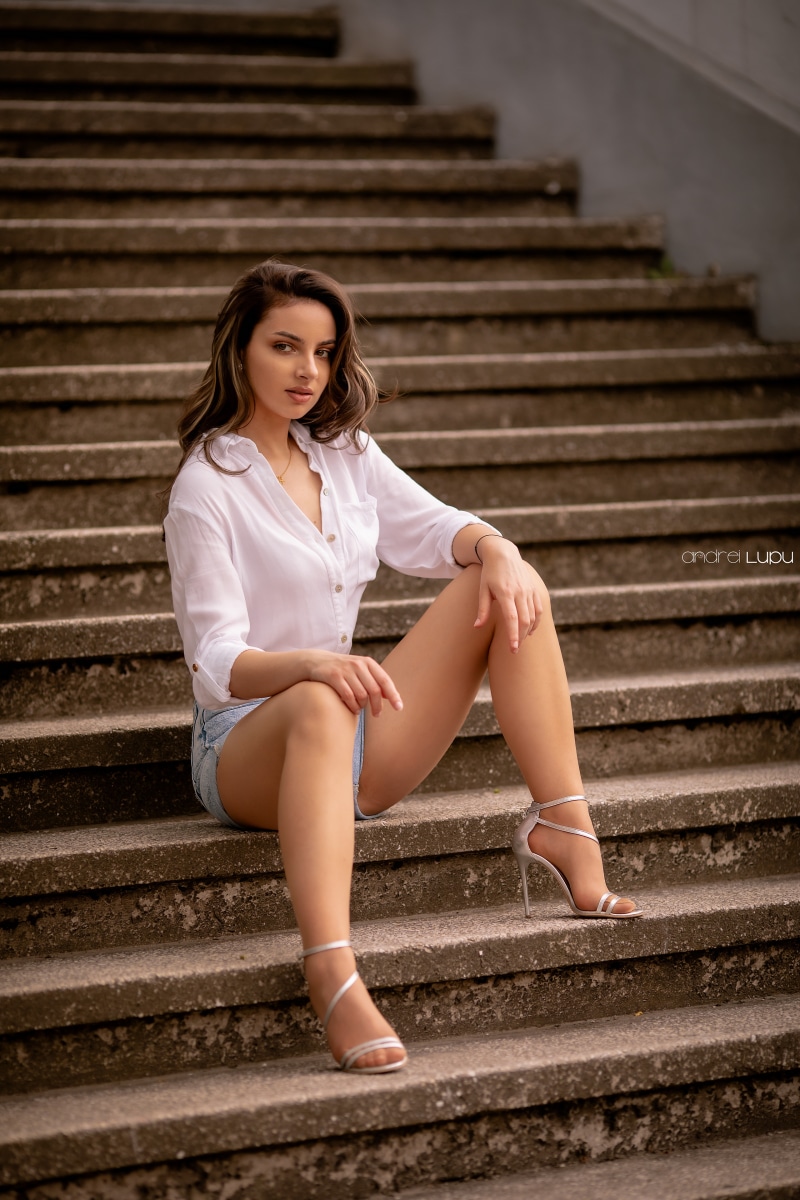 Alexandra Lupu sitting on stairs