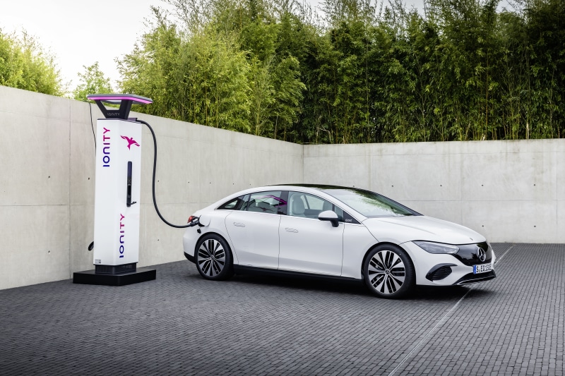 2022 Mercedes-Benz EQE 350 Electric Art Line charging