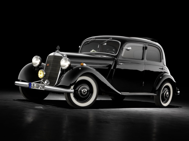 Black Mercedes-Benz 170 Vb Limousine