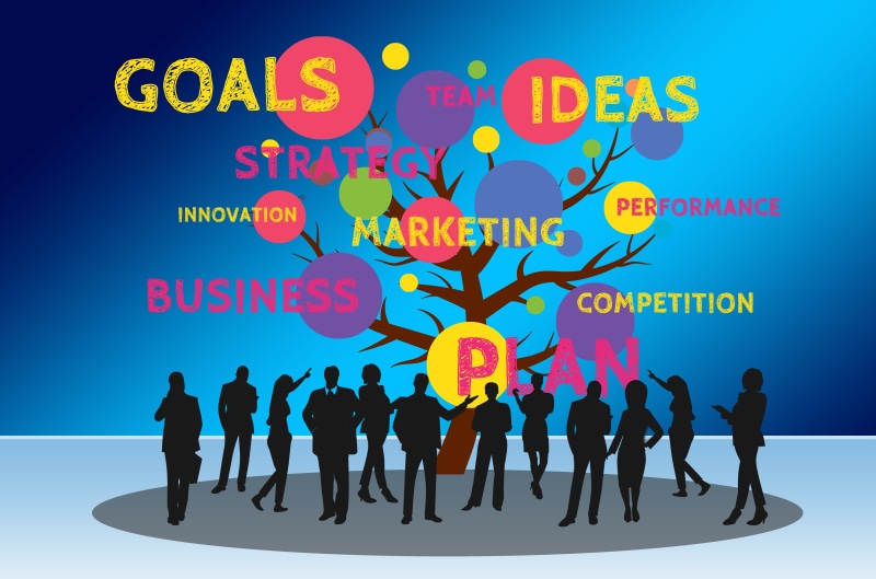 Business concepts tree with people silhouettes