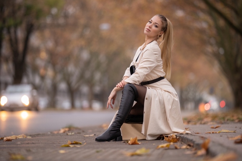4K Veronika Autumn Blonde girl pose wearing boots