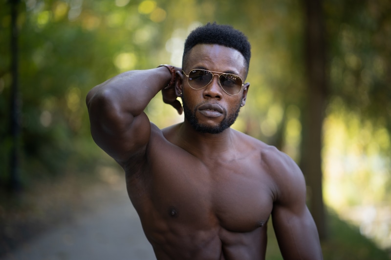 Man with sunglasses and muscles