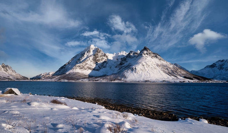 4K Higravstinden Mountains and Fjord in Lofoten, Norway