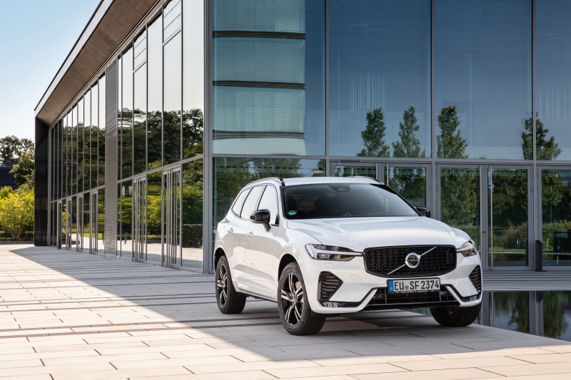 White 2021 Volvo XC60 B5 R-Design Crossover