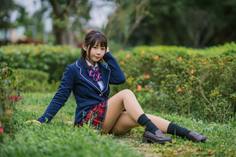 Asian Pose Sitting Uniform Schoolgirls Legs Glance