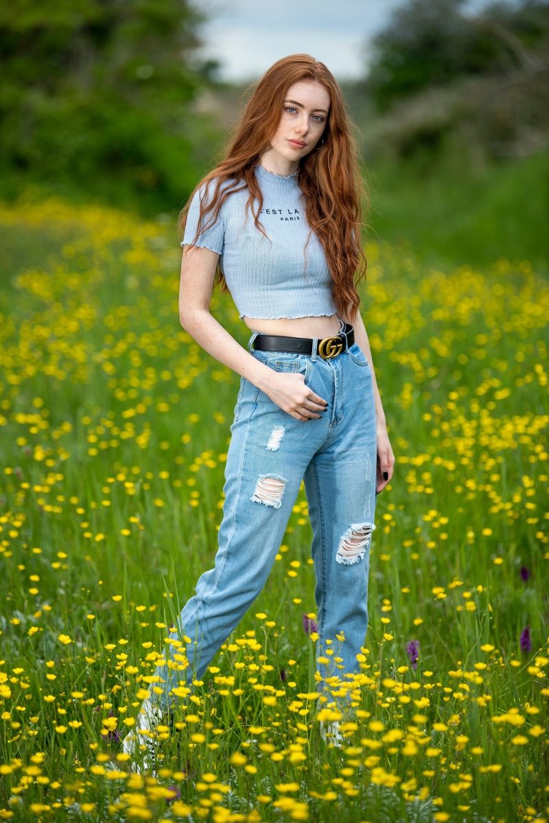  1370261 Emilia Watch Redhead Girl Glance Hands Rare Gallery HD 