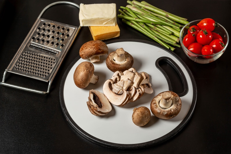 4K Mushrooms, Tomatoes, Cheese, Asparagus, and Grater