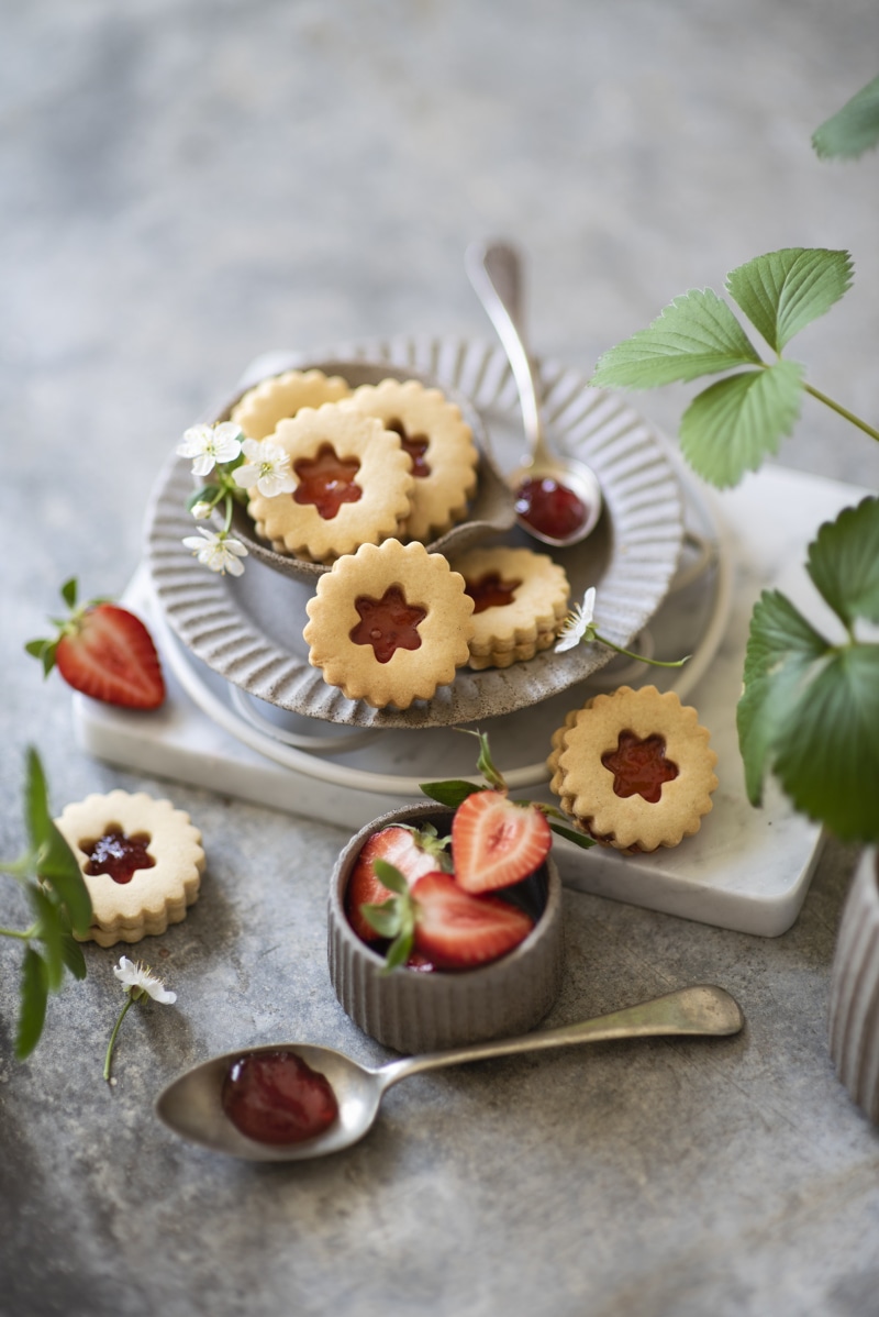 Strawberry jam cookies with fresh strawberries and jam