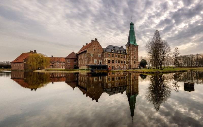 4K Raesfeld Castle Germany Reflection