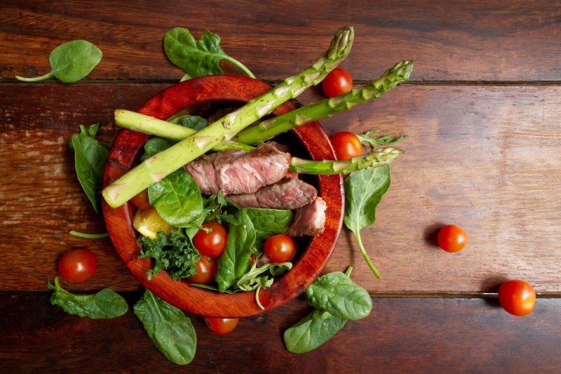 Steak Salad with Asparagus and Tomatoes