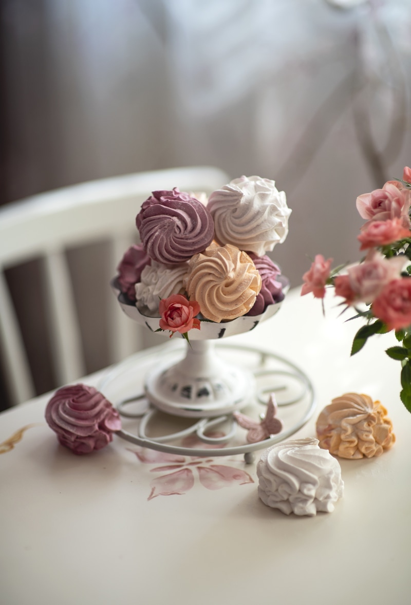Zefir marshmallows in a decorative bowl with roses