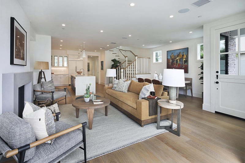 Living room with sofa and lamps
