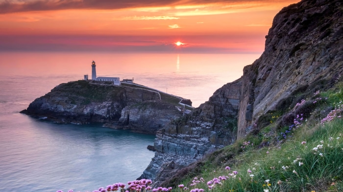 South Stack Lighthouse at sunset, 4K