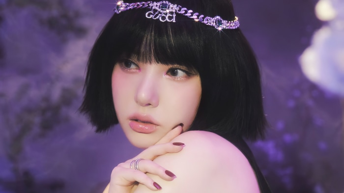 Eunha from Viviz wearing a Gucci headband
