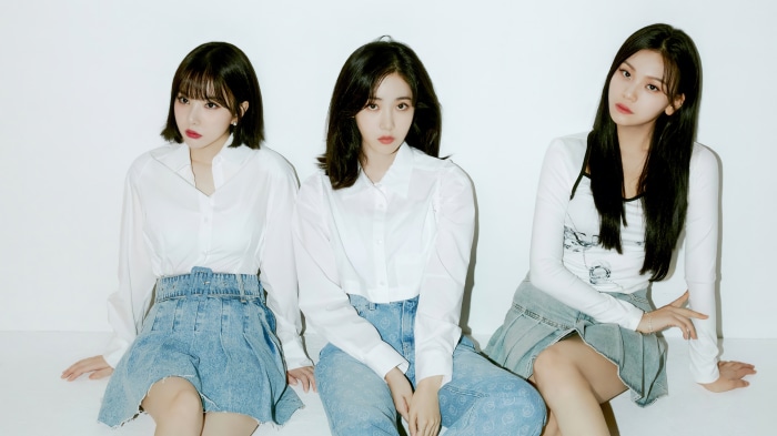 Viviz members in white shirts and denim skirts