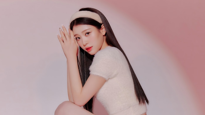 Xiaoting from Kep1er in a fluffy white top