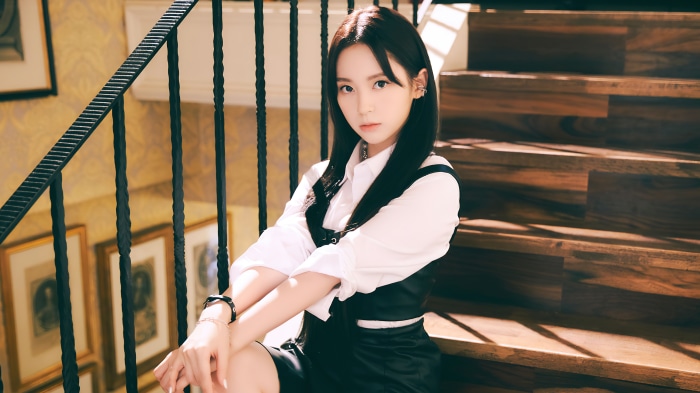 Mashiro from Kep1er sitting on stairs
