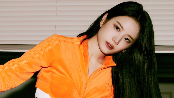 Jang Gyuri from fromis_9 in orange tracksuit 4K