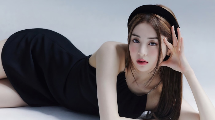 Huh Yunjin from Le Sserafim 4K