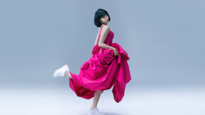 Kim Chaewon from LE SSERAFIM in a pink dress