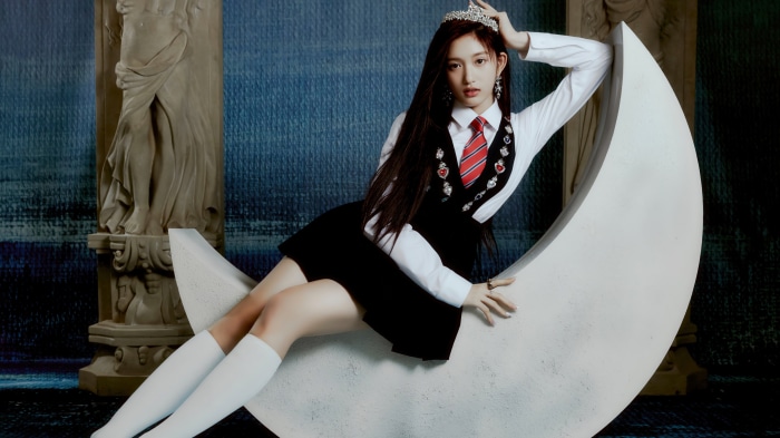 Leeseo from IVE wearing a school uniform and tiara