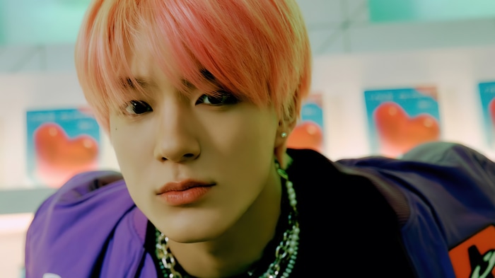 Jeno from NCT Dream in Glitch Mode 4K