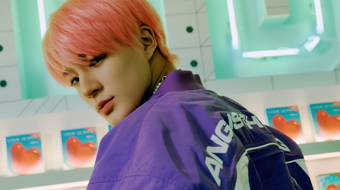 Jeno from NCT Dream in Glitch Mode 4K