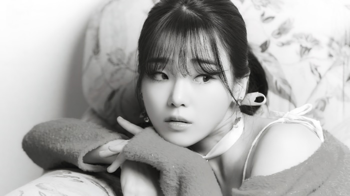Seunghee from Oh My Girl in black and white