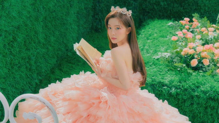 Irene from Red Velvet in a pink dress with a crown