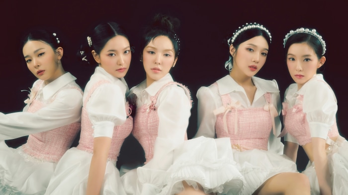 Red Velvet members in pink and white outfits