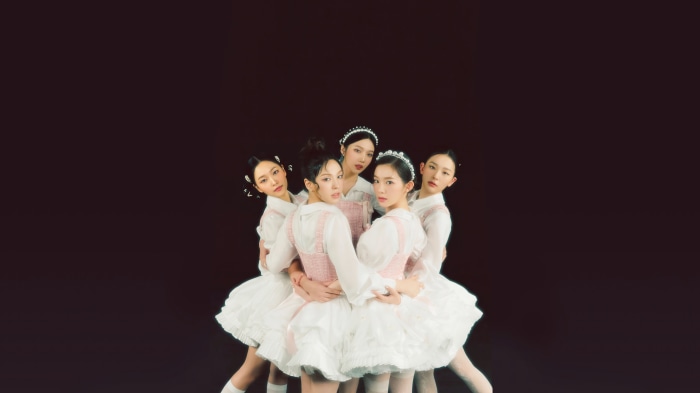 Red Velvet members in ballet outfits