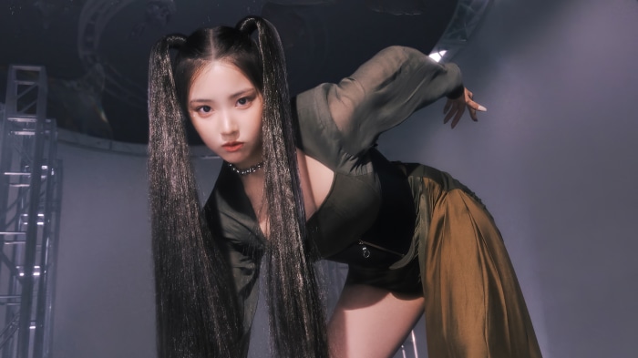 Jiwoo from NMIXX in 4K
