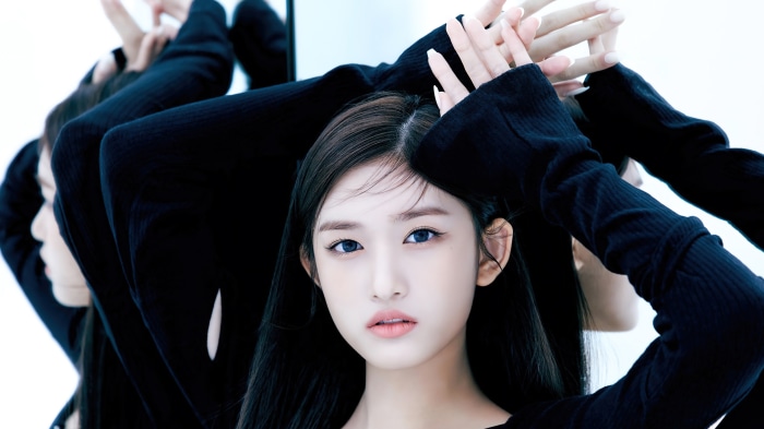 Leeseo from Ive
